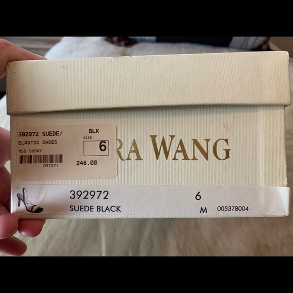 Vera Wang Suede/Elastic heels - Picture 3 of 3